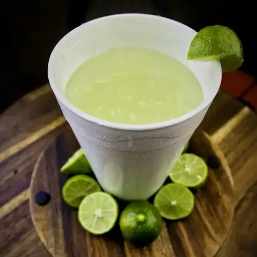 32 oz fresh-squeezed Mexican limonada drink — Takitos Con Sabor Eagle Pass & San Antonio TX